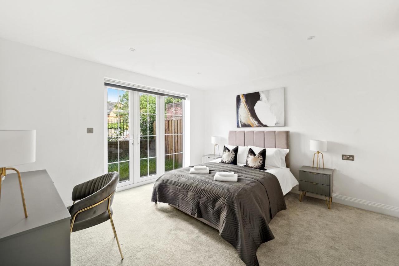 Drake House 3 In - Free Parking - Heathrow - Thorpe Park Staines-upon-Thames