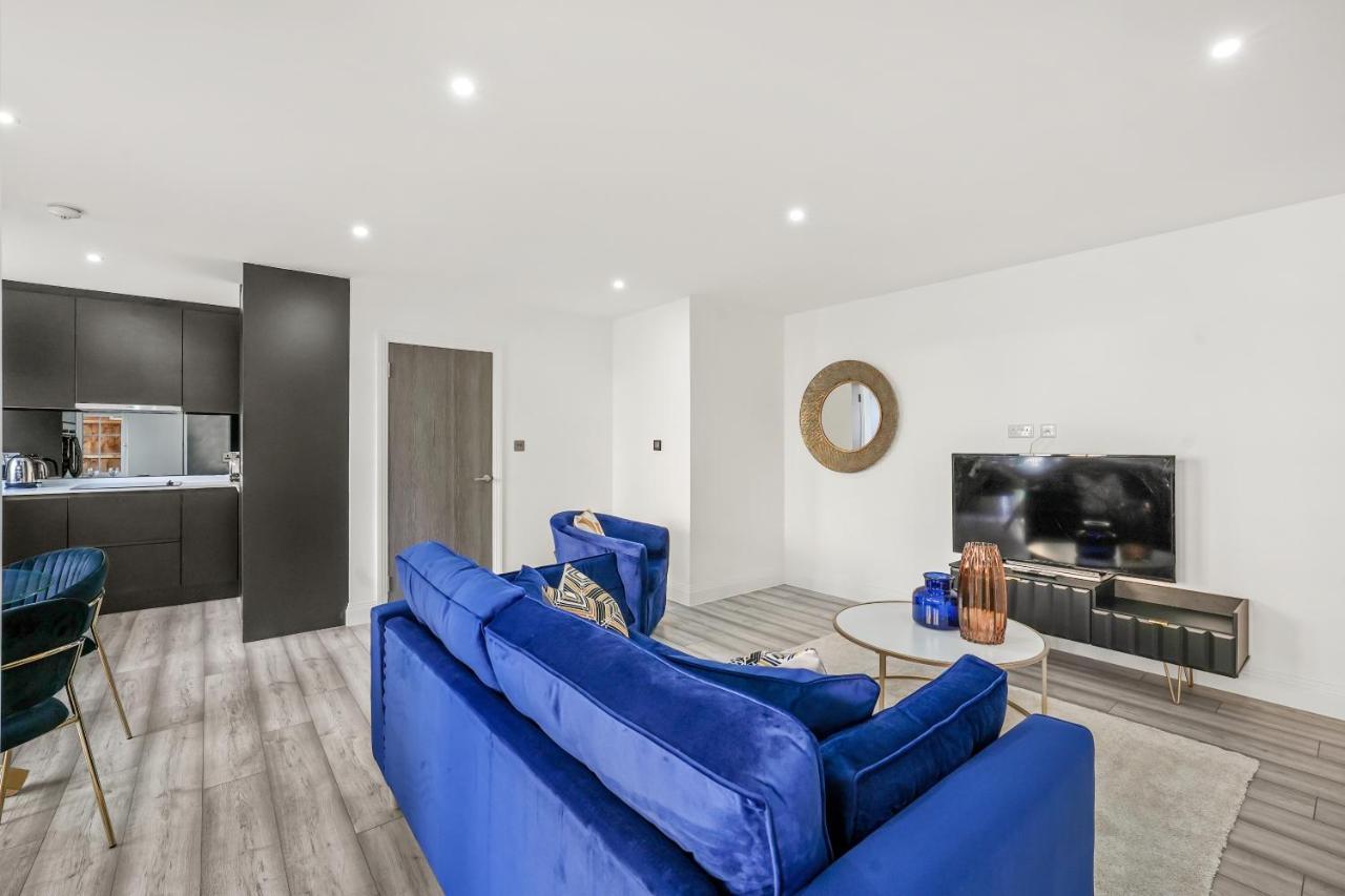 Drake House 3 In - Free Parking - Heathrow - Thorpe Park * Staines-upon-Thames