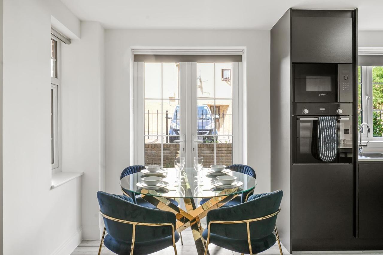 Drake House 3 In - Free Parking - Heathrow - Thorpe Park