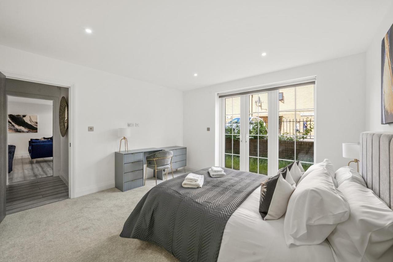 Drake House 3 In - Free Parking - Heathrow - Thorpe Park